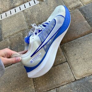 Nike Zoom Gravity running shoes